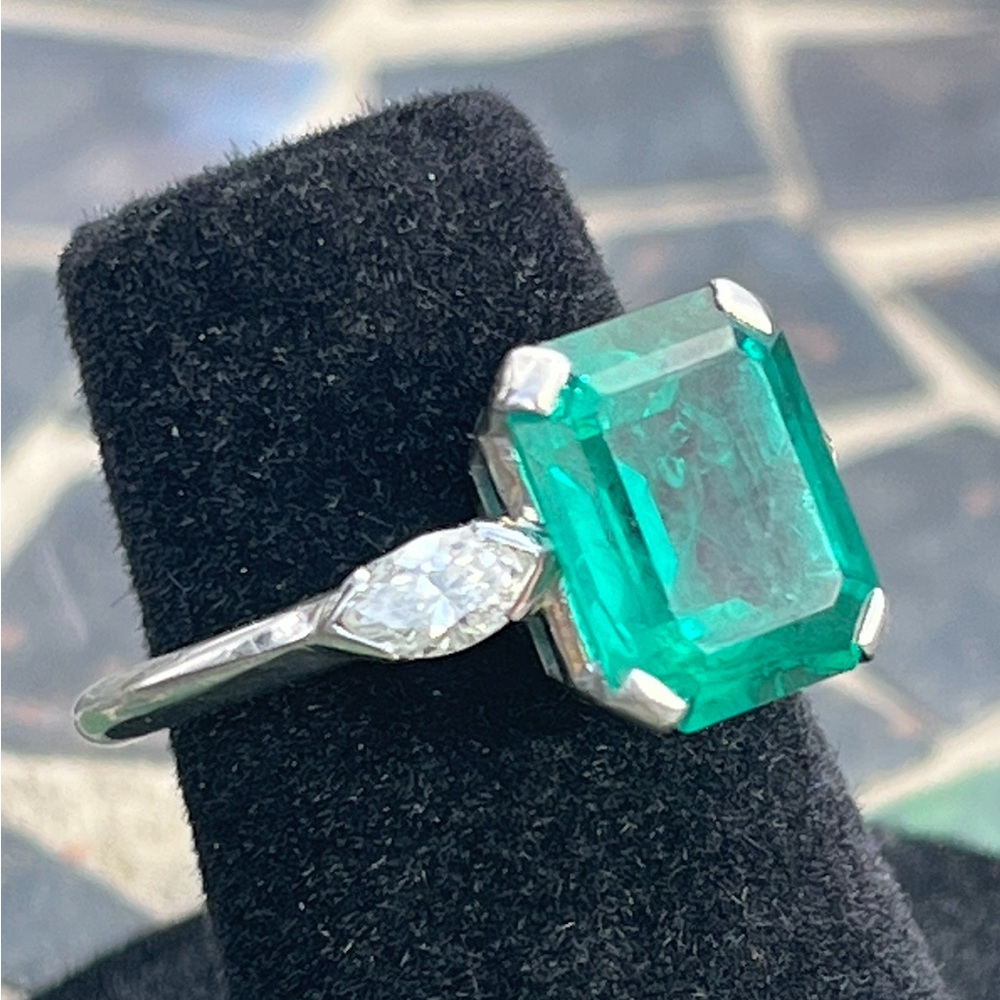 Antique Colombian Emerald ring